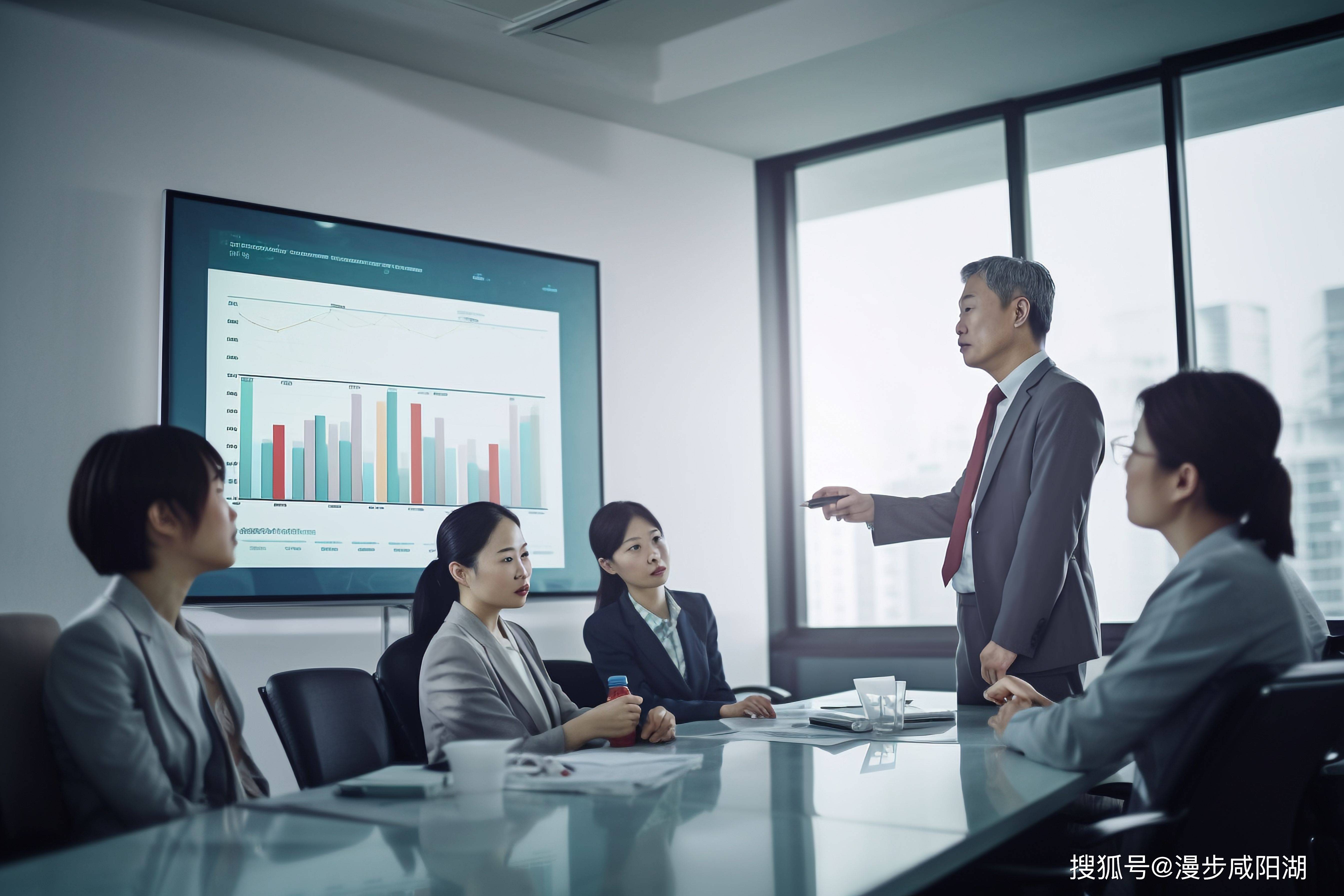 “坐牢式上班”引爭議 企業(yè)管理邊界何在？